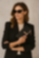 mulher com carteira.png