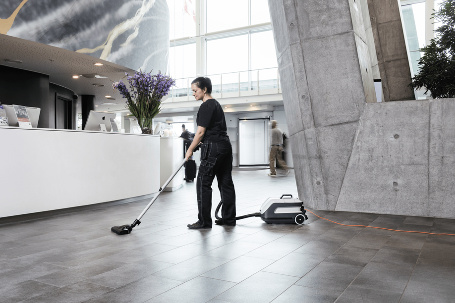 NILFISK VP600 COMMERCIAL CANISTER VACUUM CLEANER