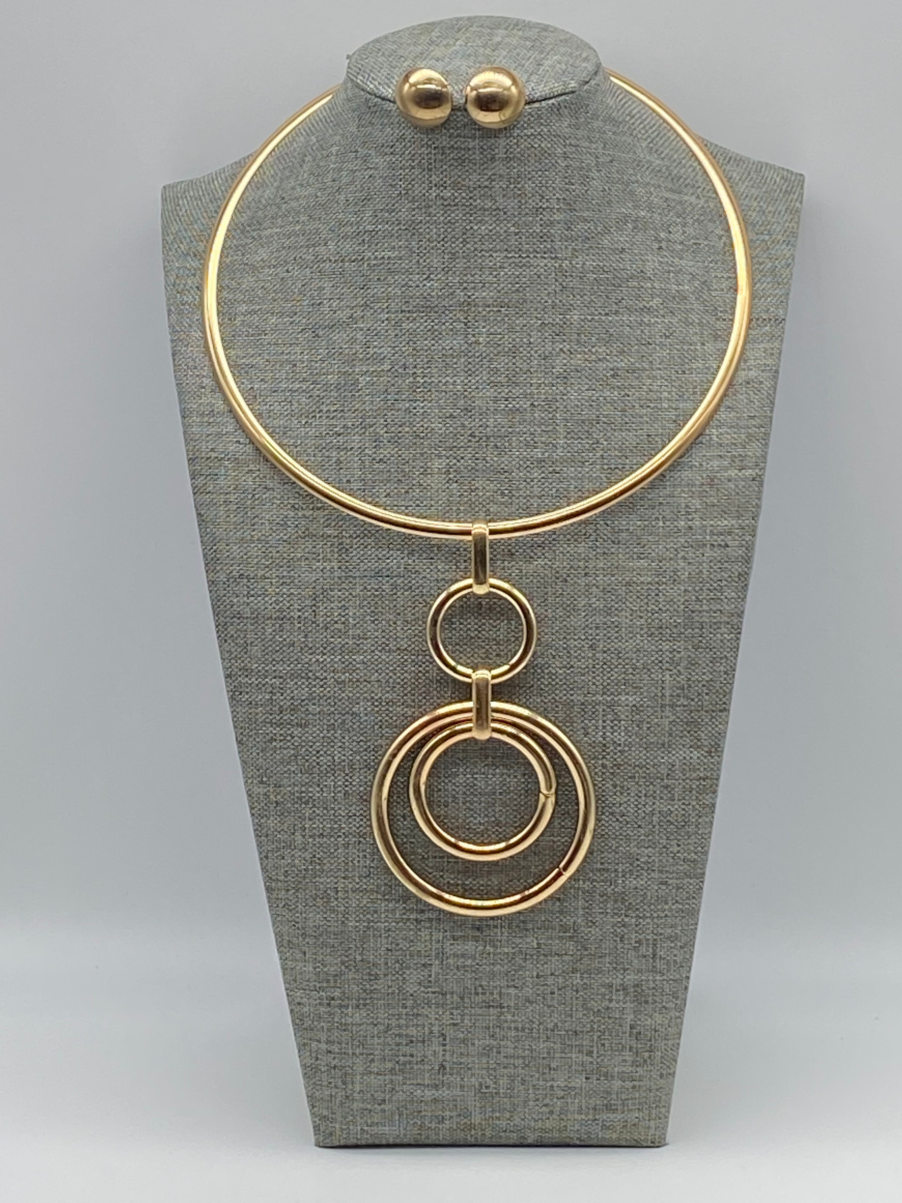 Iconic Gold Metal Circle Pendant Necklace Set