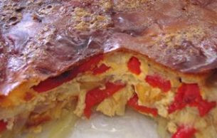 פשטידה דיאטטית מפלפלים בצל וגבינות (9 מנות, כל מנה כ- 150 קלוריות)