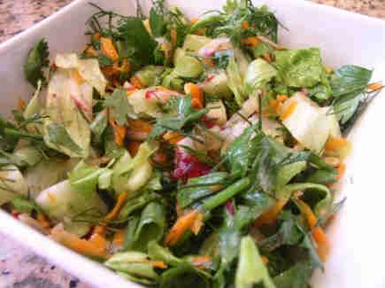 סלט צבעוני עשיר ודיאטטי