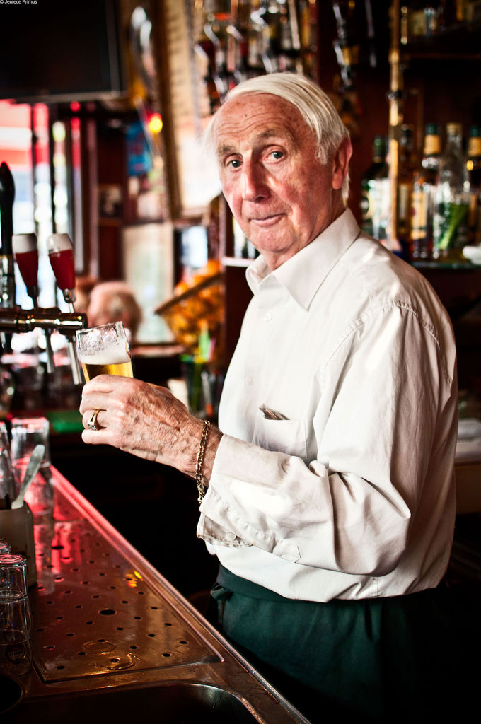 DRUMSHANBO SESSIONERS WAIT ANXIOUSLY TO SEE IF BARMAN WILL GIVE FREE ROUND OF DRINKS