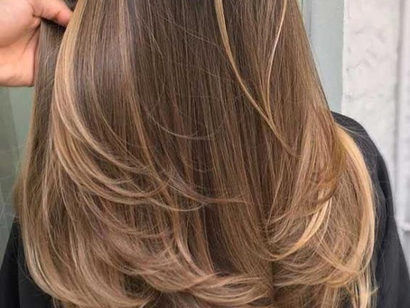 ¿Por qué se hace el frizz? Te explicamos cómo evitarlo.