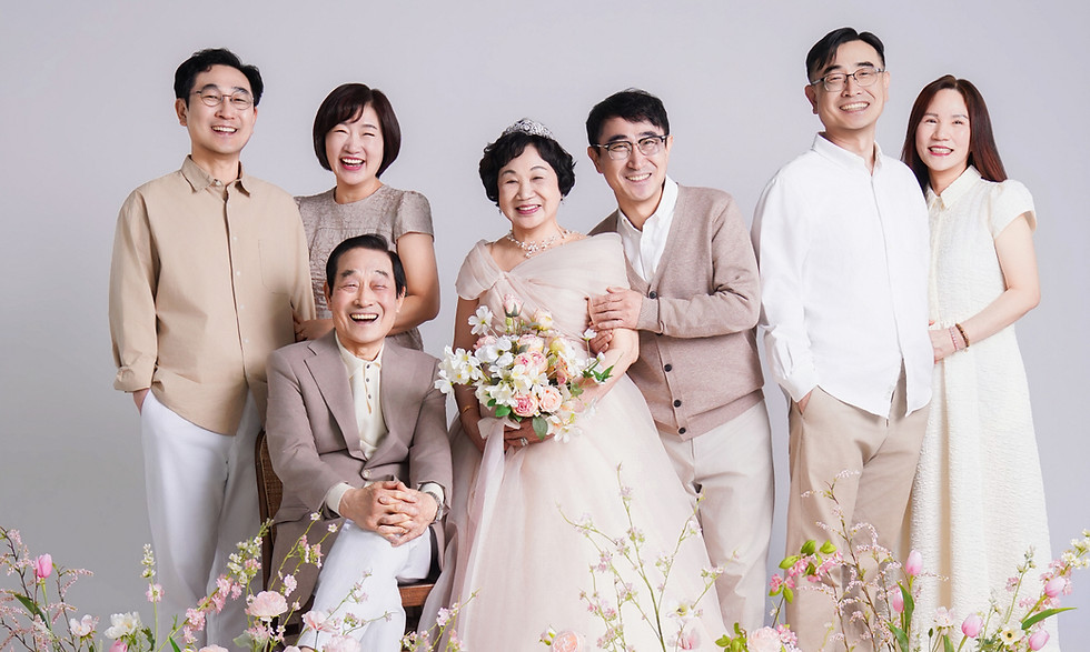 대구 가족사진 과 대구 리마인드 촬영 중 밝게 웃는 장면