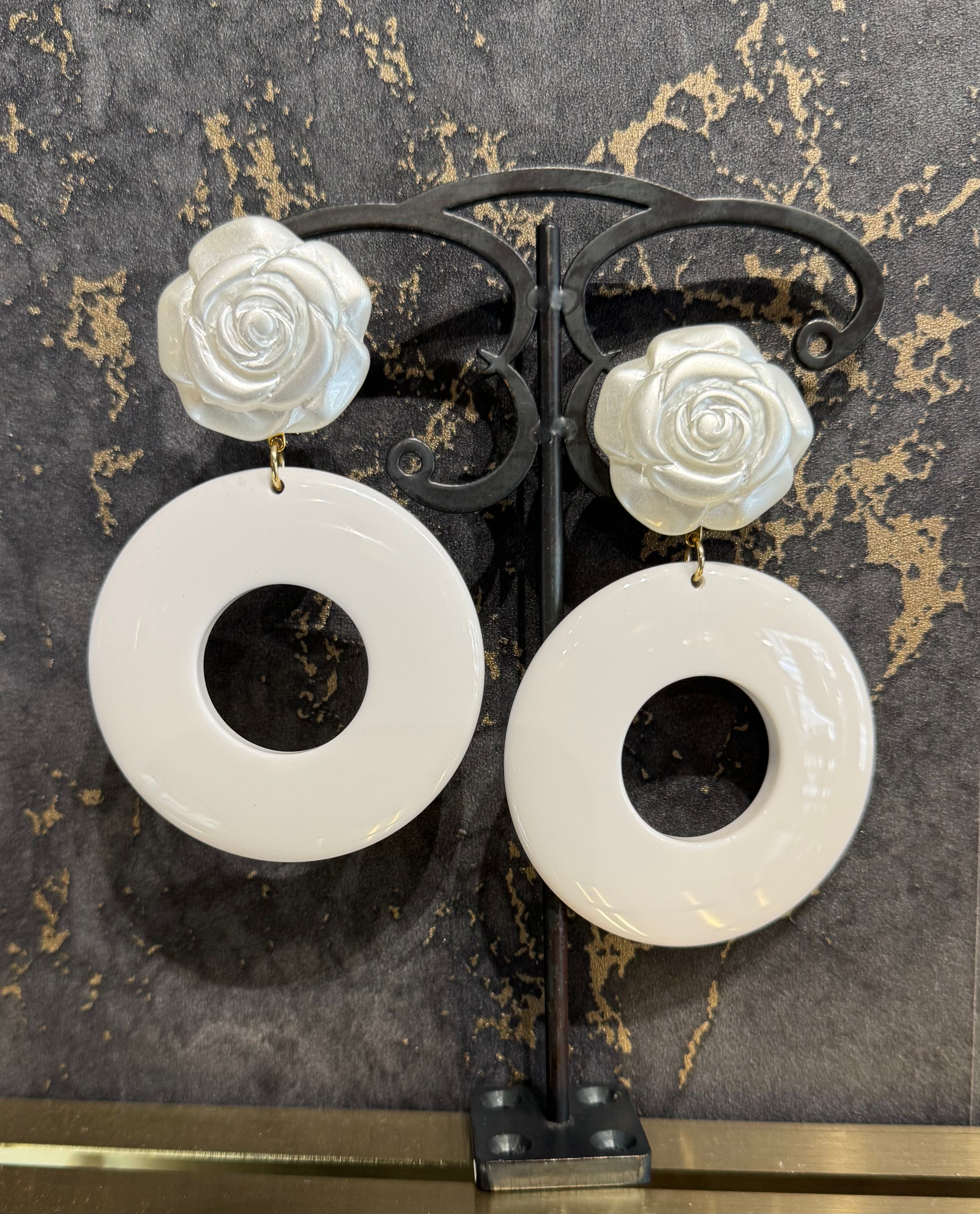 Francine Bramli boucles d’oreilles clip Lys