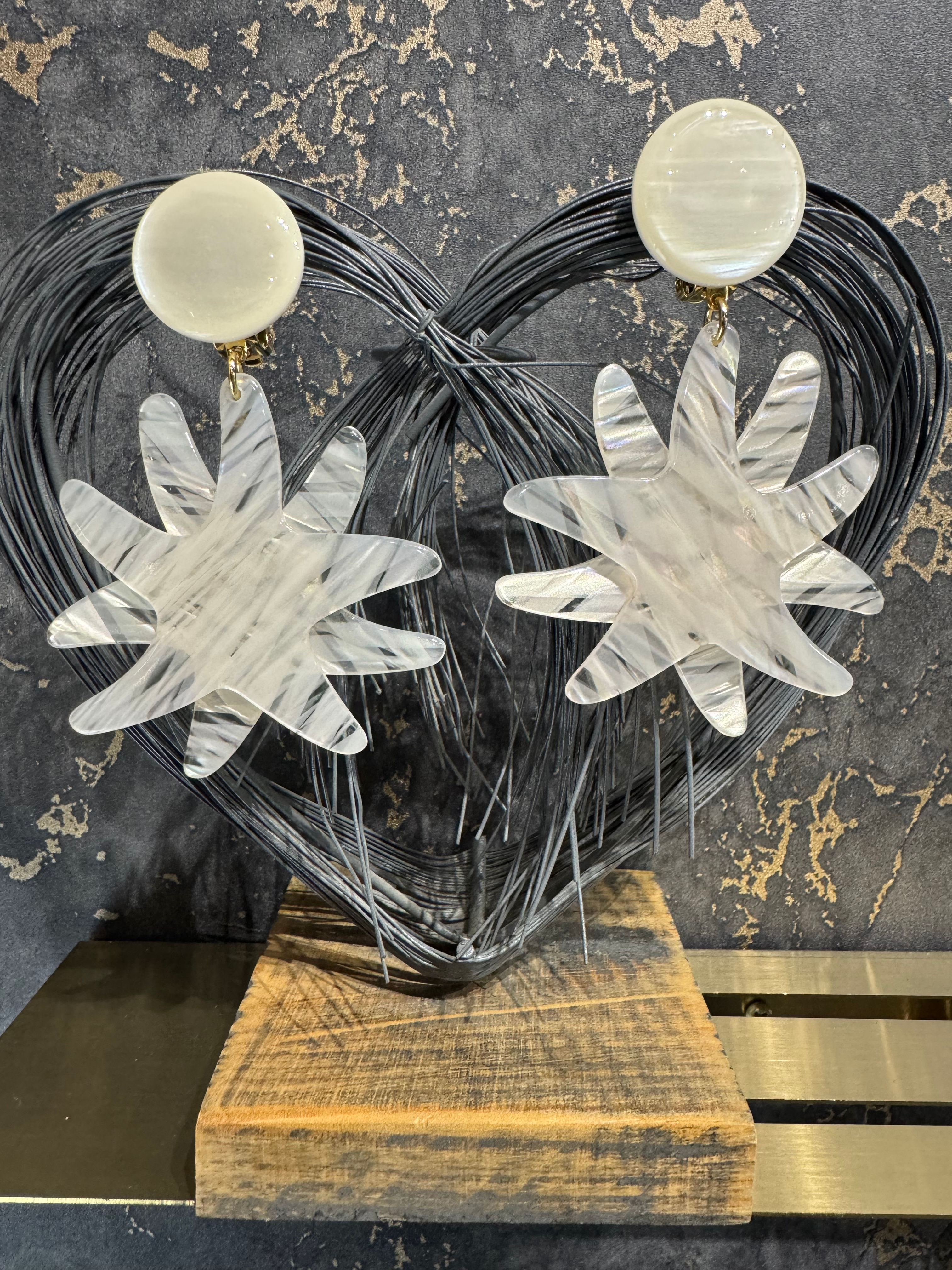 Francine Bramli boucles d’oreilles clips fleur étoilée 