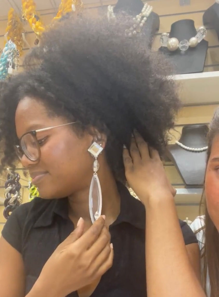 Miniature : Francine Bramli boucles d’oreilles clips modèle plume Crystal transparent 