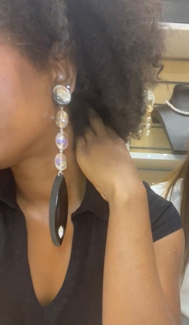 Miniature : Francine Bramli boucles d’oreilles clips plume noire 3 cristaux  cabochon miroir