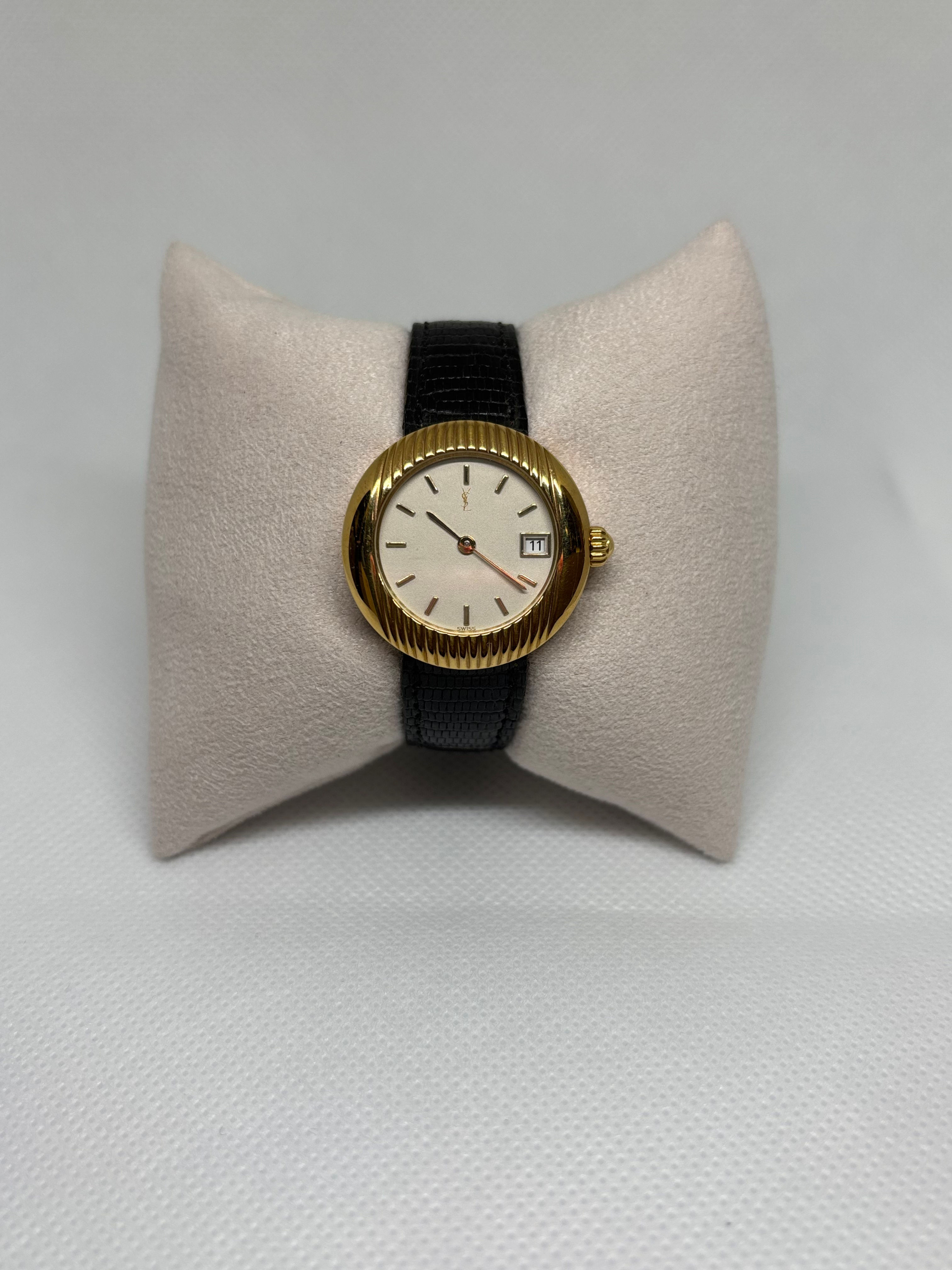 Yves Saint Laurent Vintage NOS – Orologio Swiss Made con Lunetta Dorata Zigrinat