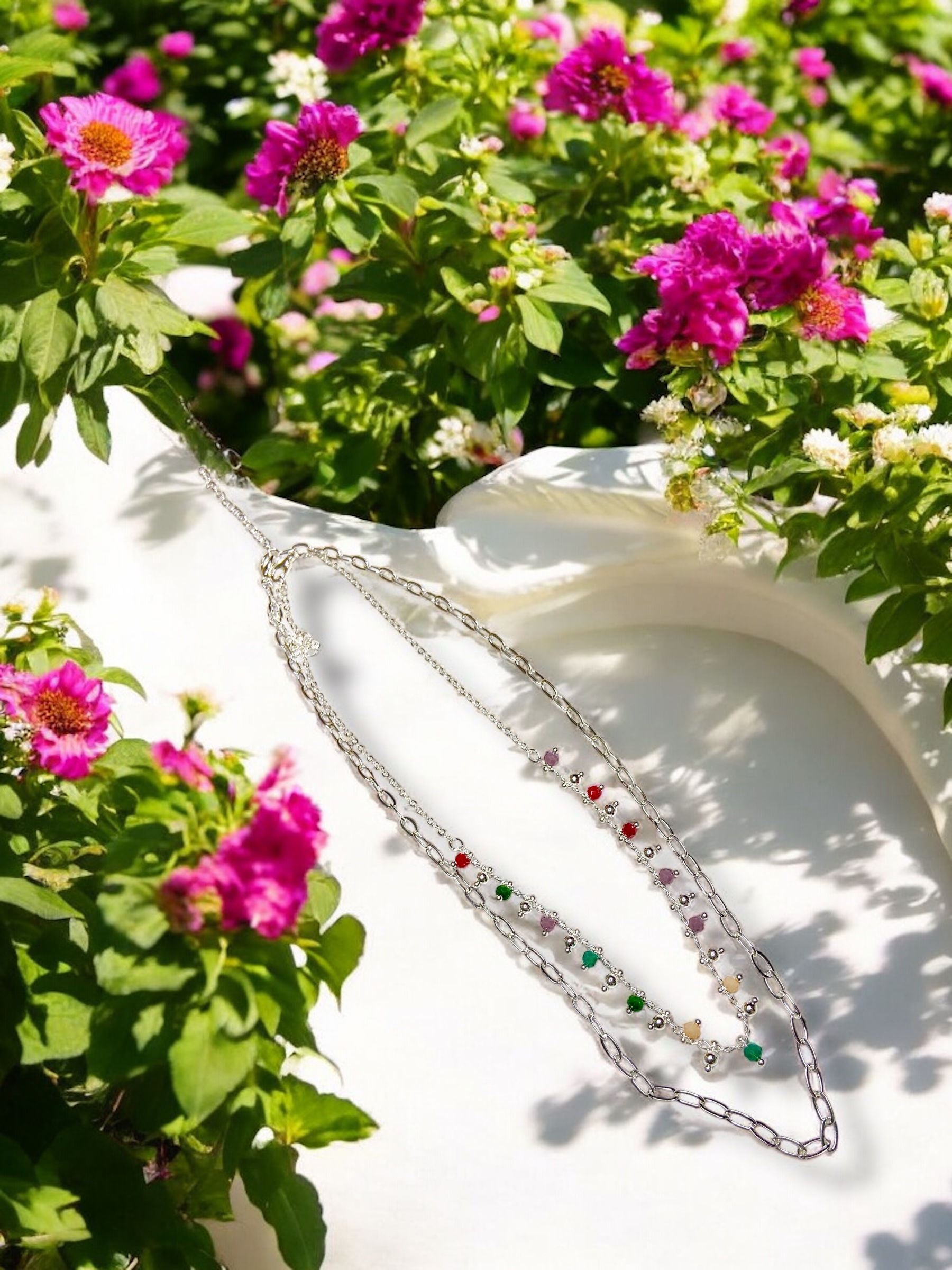 Colar duplo com bolinhas coloridas