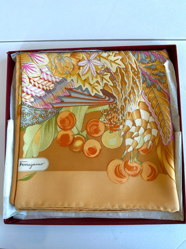 FERRAGAMO フルーツ柄 シルクスカーフ Vintage Salvatore Ferragamo 100% Silk Orange Birds and Fruits
