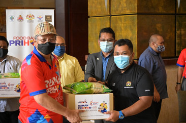 YWP bantu agih bakul makanan dan pek makanan bermasak