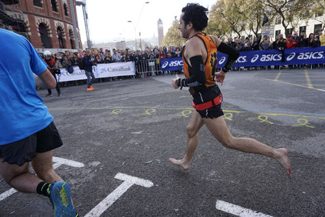 ¡Nuevo récord de Europa de Maratón descalzo!