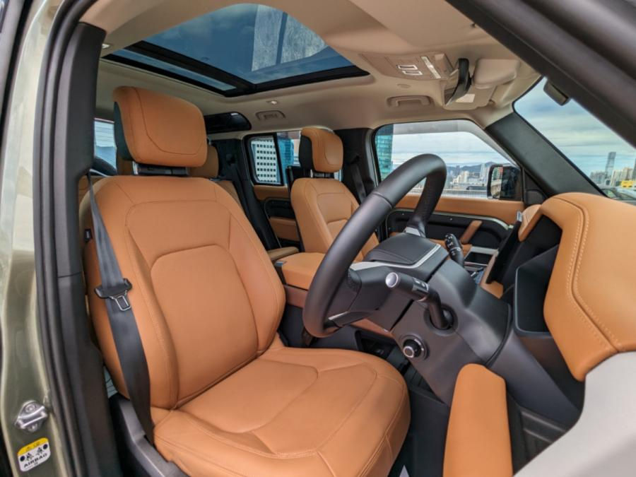 Thumbnail: 2022 Land Rover Defender 110 P400 HSE 7S