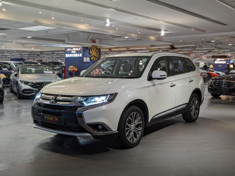 Thumbnail: 2015 Mitsubishi Outlander 2.0 CVT