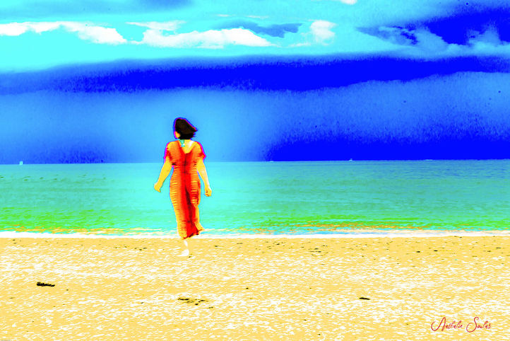 Photo artistique de renaissance spirituelle. Une figure émerge de l'eau, entourée de tissus colorés flottant, symbolisant la libération de l'âme et l'épanouissement de l'esprit. Photographie thérapeutique inspirante sur le thème du renouveau et de la transformation personnelle