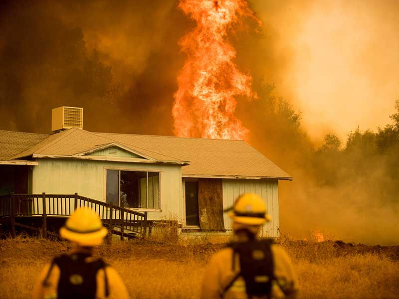 INCENDIO EN CONDADO DE MARIPOSA, CALIFORNIA