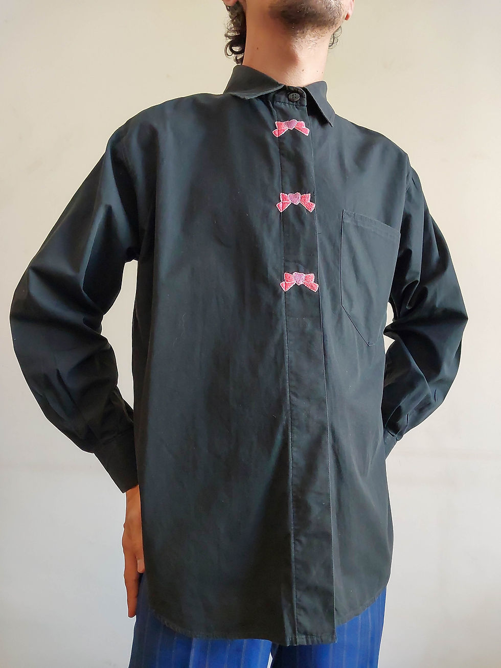 Camisa Cupido em algodão com bordado artesanal (tam M)