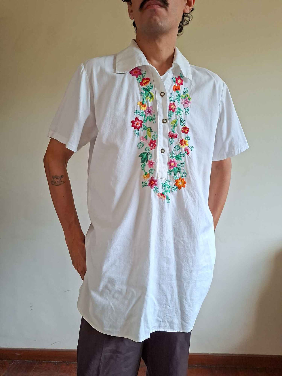 Miniatura: Camisa Vintage em algodão com bordado manual (tam M)