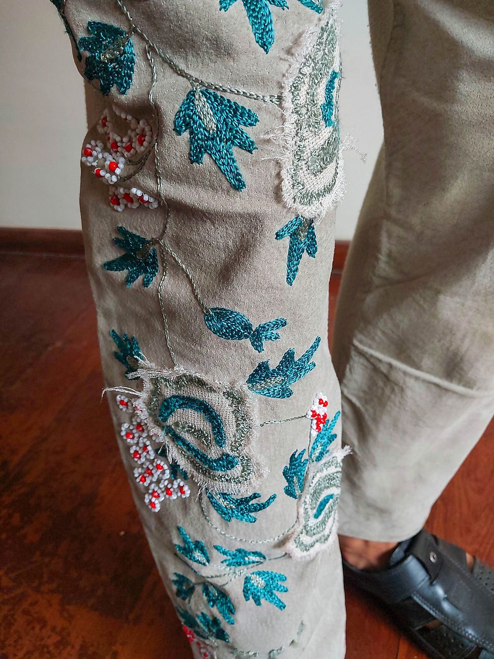 Miniatura: Calça Thamara Capelão em couro bordado à mão (tam 38-40)