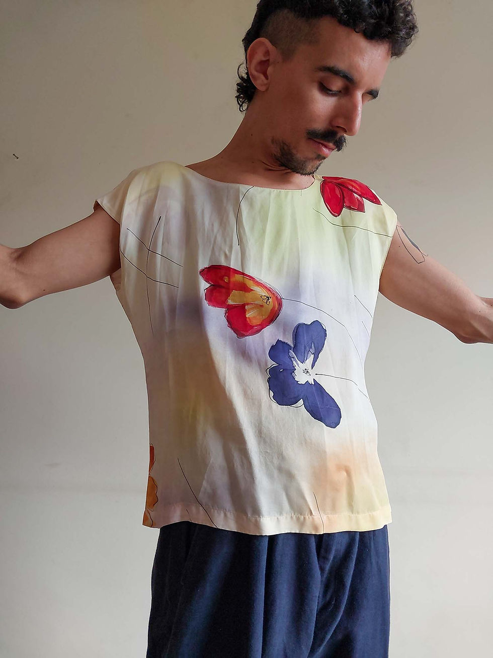 Miniatura: Camiseta Florear Vintage Pintada à mão (tam M)