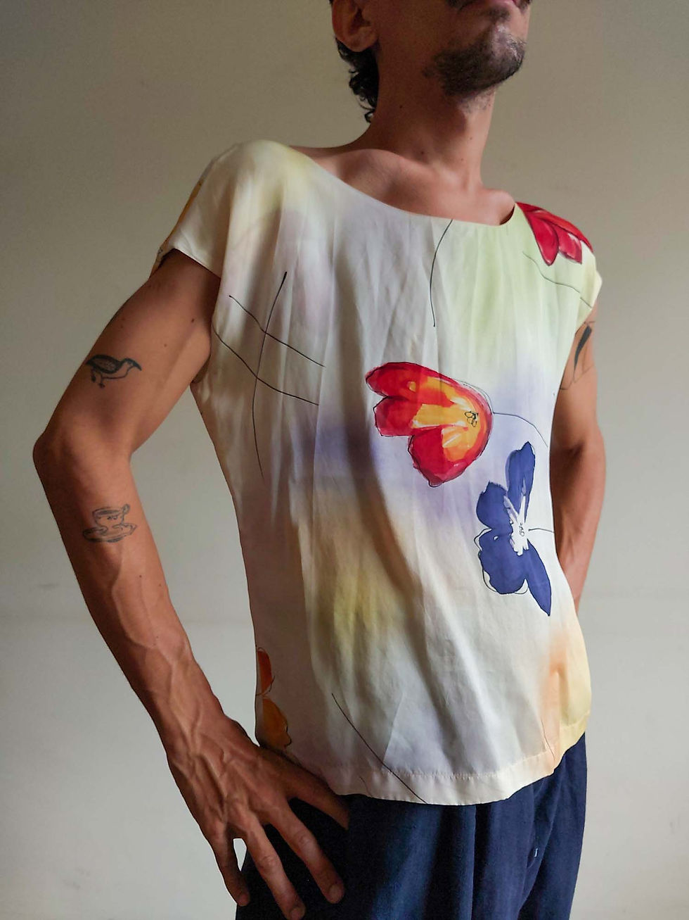 Miniatura: Camiseta Florear Vintage Pintada à mão (tam M)