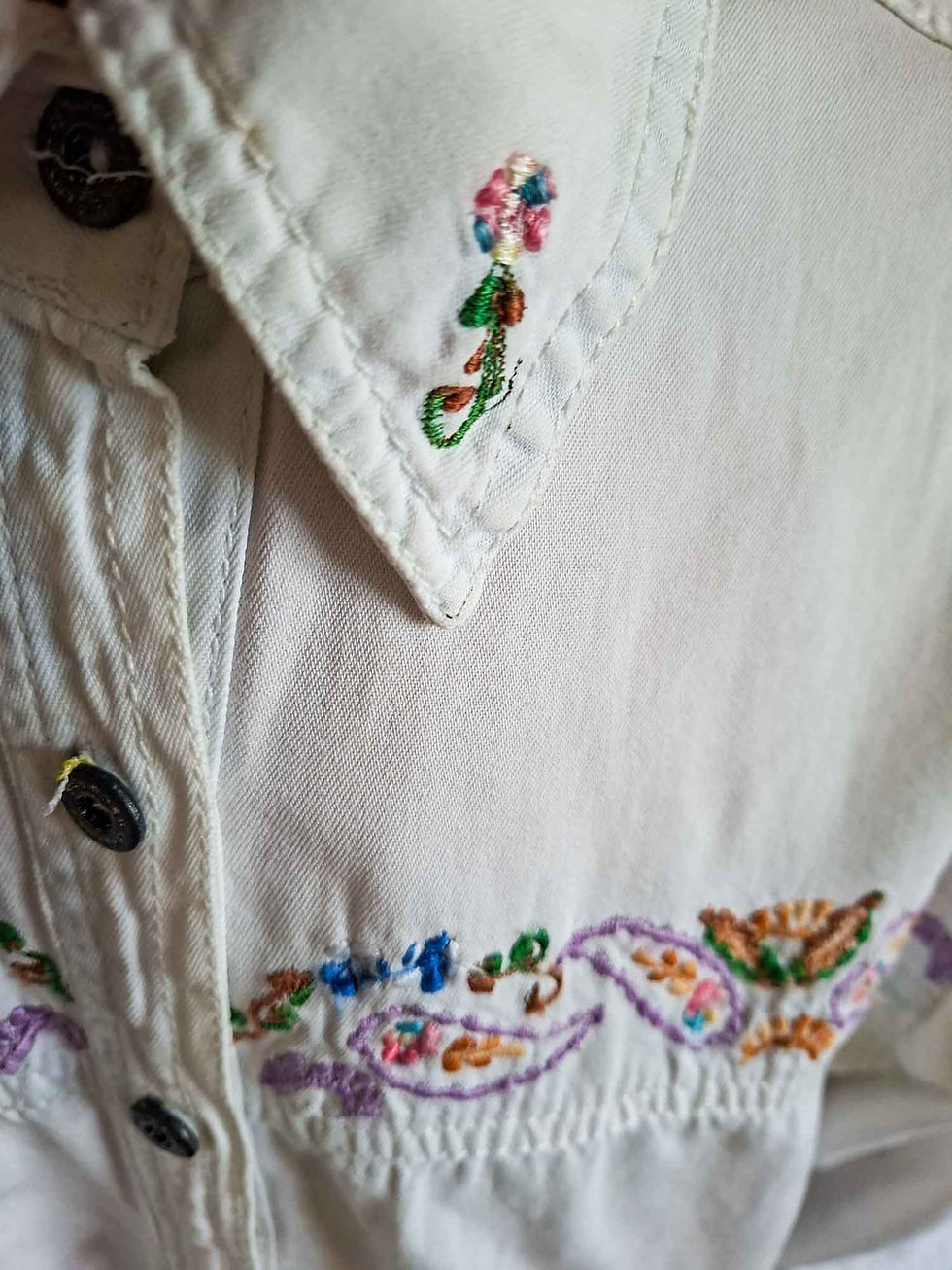 Miniatura: Camisa Vintage K Garcia com bordado de flores (tam M)
