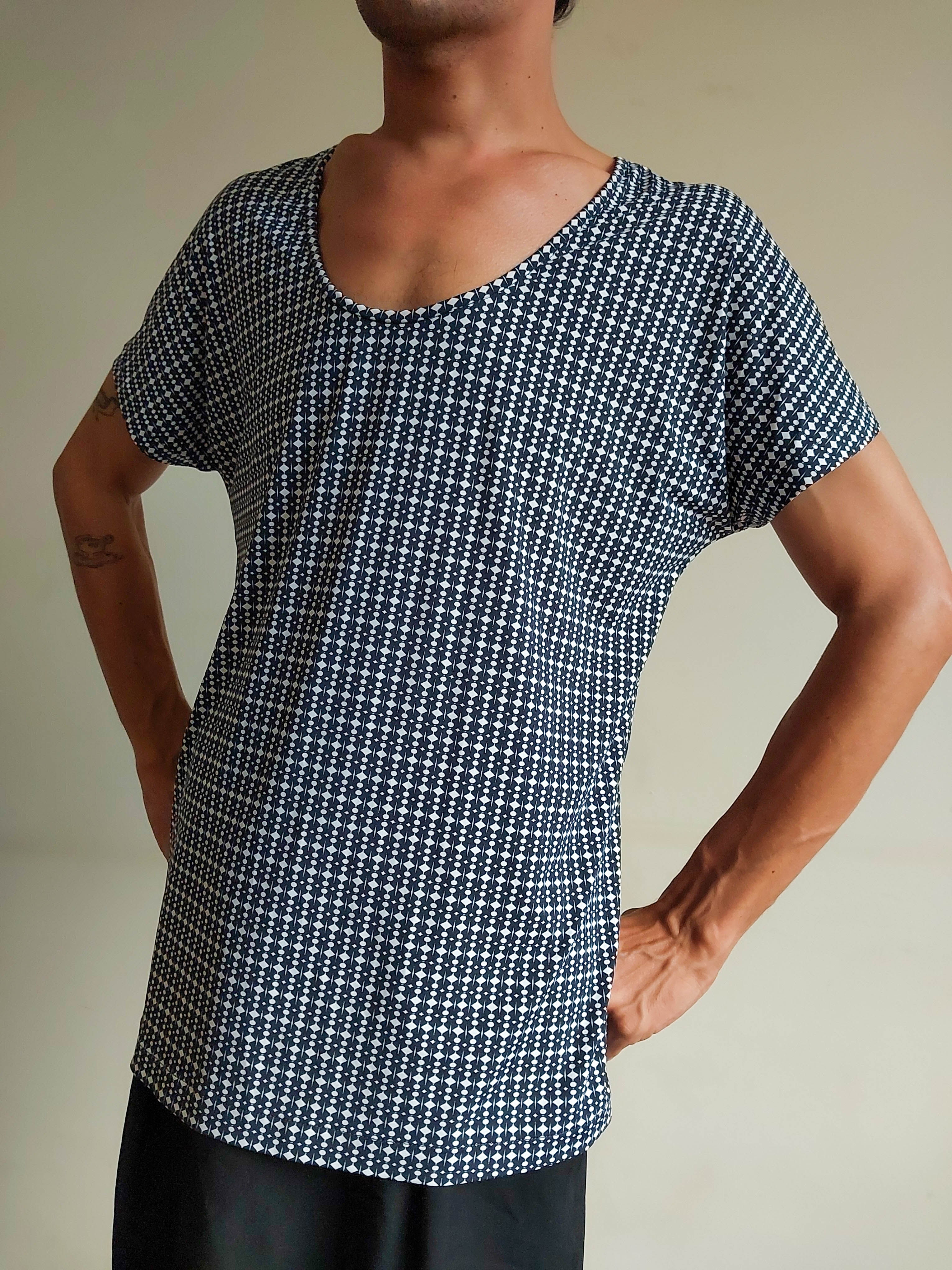 Camiseta Fit em malha acetinada (tam M/G)