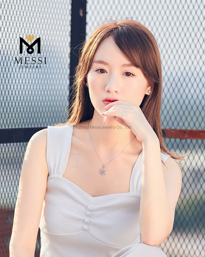 Thumbnail: Messi Jewelry Snowflake  Women Jewelry 925 Silver Moissanite Necklace