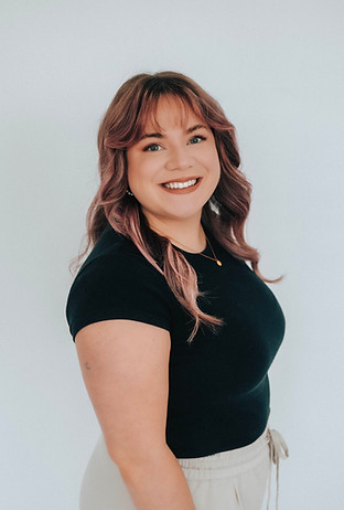Mandolyn Mullins Headshot