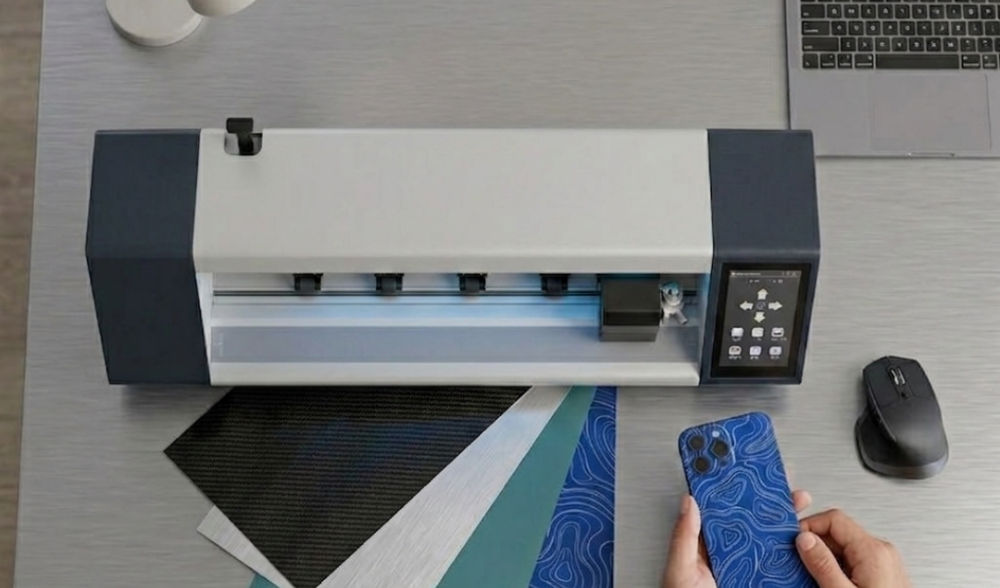 MobiCare F5-350 16-inch professional skin cutting plotter top view high volume mobile skin production