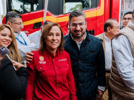 CORTINA ASISTE A ENTREGA DE EQUIPOS PARA TUXPAN.