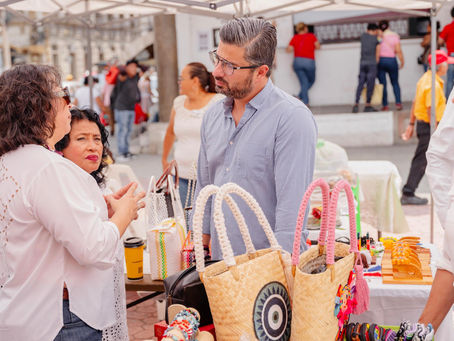 DANIEL CORTINA REFRENDA SU COMPROMISO DE CONSTRUIR UN MERCADO ARTESANAL Y UNA INVERSIÓN HISTÓRICA EN EDUCACIÓN.