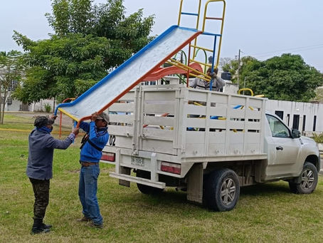 SE INSTALAN JUEGOS INFANTILES EN VISTA HERMOSA