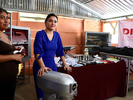 DIF TUXPAN ENTREGA PROYECTOS DE PANADERÍA Y PIZZERÍA EN EL EDÉN