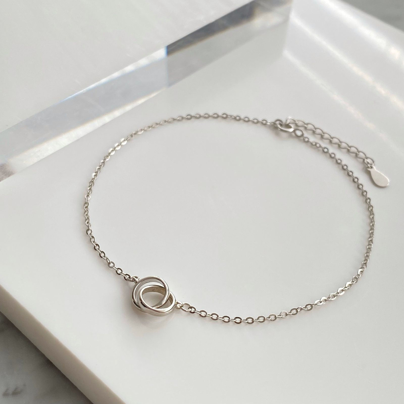 Linked Circle