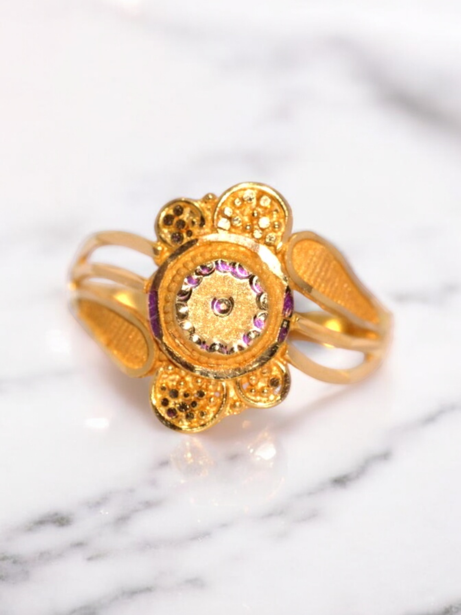 18kt Gold Ladies Ring