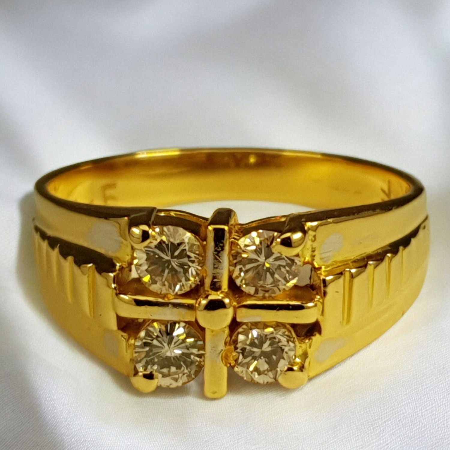 18Kt Gold 0.69ct Diamond Gents Ring