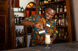 Barkeeper in action 2