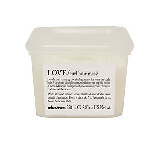 Mascarilla disciplinante y nutritiva. Nutre intensamente y aporta hidratación y suavidad a los cabellos ondulados onrizados, volviéndolos fáciles de trabajar. (26,90€/250ml)