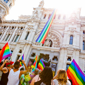 La bandera multicolor viste Madrid con decenas de actividades