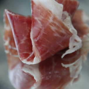 Descubre las diferencias entre el Jamón Ibérico y el Jamón Serrano