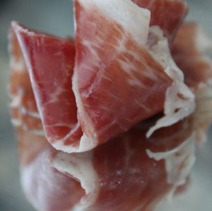 Descubre las diferencias entre el Jamón Ibérico y el Jamón Serrano