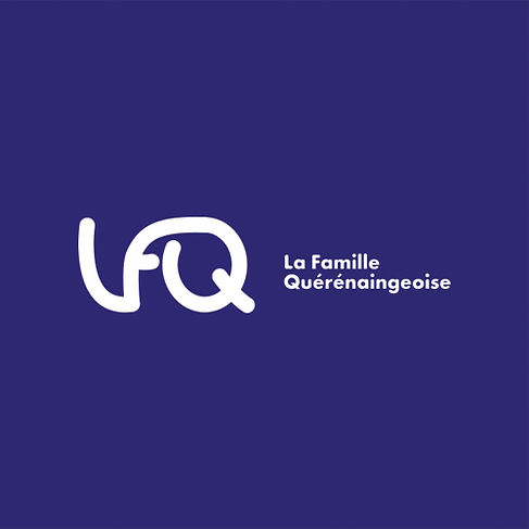 Logo blanc sur fond violet La Famille Quérénaingeoise