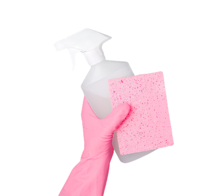 Main gantée utilisant un spray désinfectant pour nettoyer et désinfecter une surface