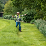 a person directing a route. Make it green.jpg