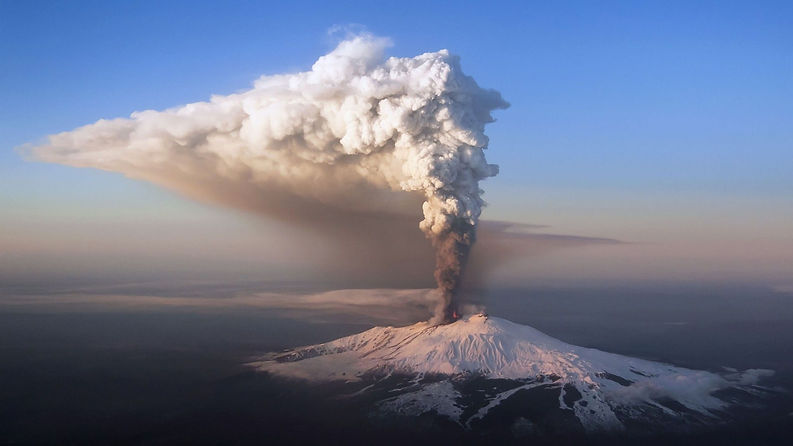 etna,-eruzione-del-vulcano,-montagna-innevata,-nube-vulcanica-237727.jpg