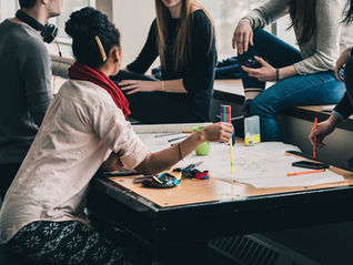 Iniciativas voltadas para Mulheres que desejam ingressar ou se aperfeiçoar no mundo da Tecnologia