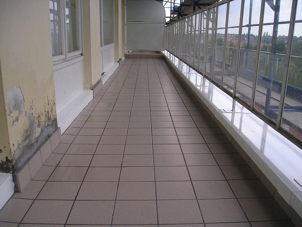 Terrasse rénovée d'un immeuble résidentiel à Bruxelles
