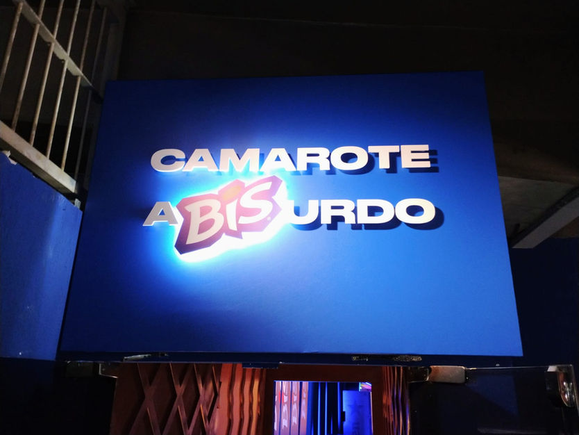 Detalhe de fachada do camarote aBISsurdo, uma ativação da Mondelez.